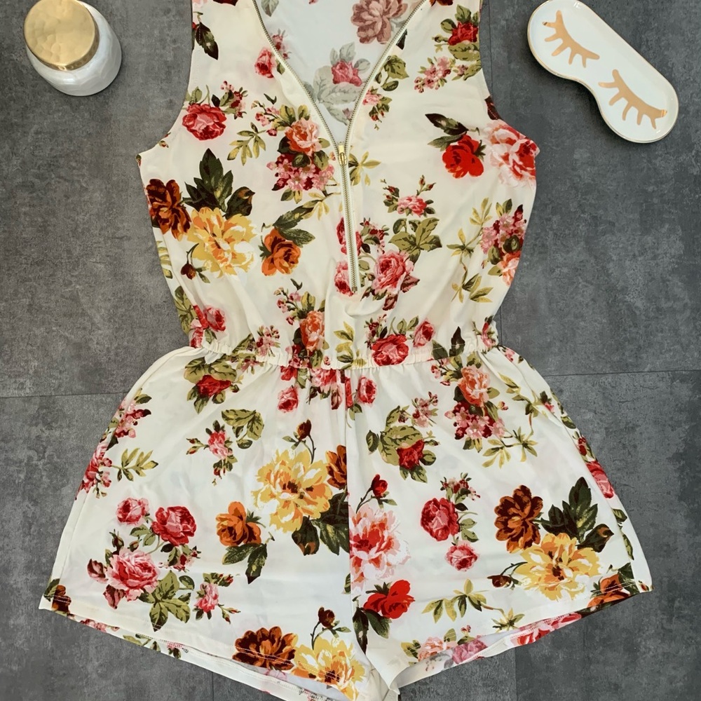 PAPAYA Floral print, cream colored Romper